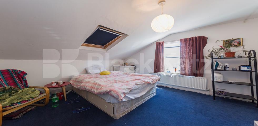 			GREAT VALUE !, 3 Bedroom, 1 bath, 1 reception Flat			 Whittington Road, Bounds Green